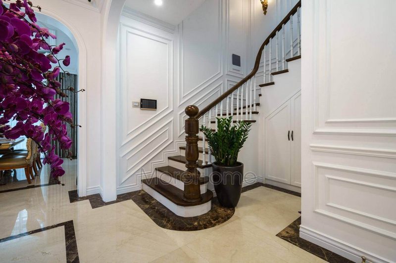 Morehome chuyên thiết kế thi công cầu thang cho biệt thự hiện đại, biệt thự cổ điển với chất liệu gỗ, kính, inox,...