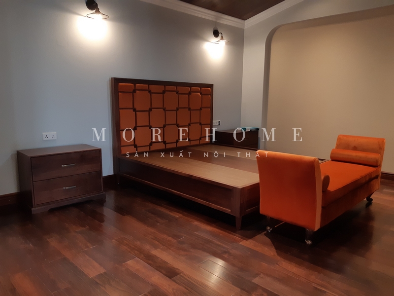 Thi công tab đầu giường gỗ tự nhiên có ngăn kéo tiện nghi tô điểm trang trí cho không gian
