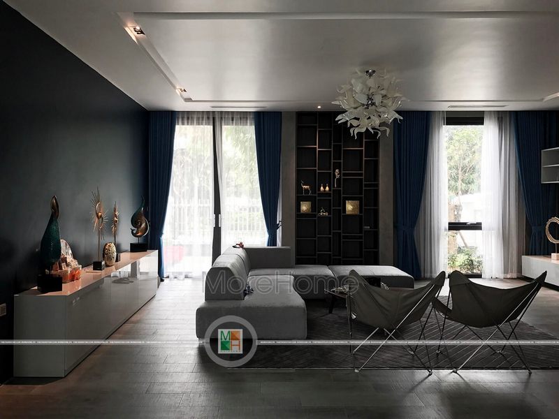 Sofa được đặt vào trung tâm không gian phòng khách để kết nối với toàn bộ diện tích.